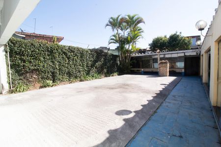 Casa à venda com 864m², 2 quartos e 4 vagas Casa à venda com 864m², 2 quartos e 4 vagasÁrea externa