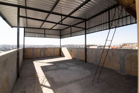Casa à venda com 864m², 2 quartos e 4 vagas Casa à venda com 864m², 2 quartos e 4 vagas Varanda