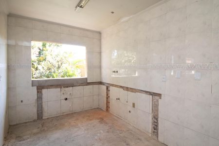 Casa à venda com 864m², 2 quartos e 4 vagas Casa à venda com 864m², 2 quartos e 4 vagasCozinha