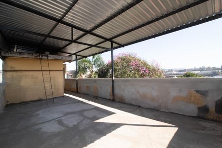 Casa à venda com 864m², 2 quartos e 4 vagas Casa à venda com 864m², 2 quartos e 4 vagas Varanda