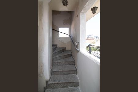 Casa à venda com 864m², 2 quartos e 4 vagas Casa à venda com 864m², 2 quartos e 4 vagasEscada