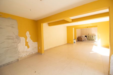 Casa à venda com 864m², 2 quartos e 4 vagas Casa à venda com 864m², 2 quartos e 4 vagasGaragem