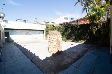 Casa à venda com 864m², 2 quartos e 4 vagas Casa à venda com 864m², 2 quartos e 4 vagasÁrea externa