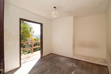 Casa à venda com 864m², 2 quartos e 4 vagas Casa à venda com 864m², 2 quartos e 4 vagasQuarto 2