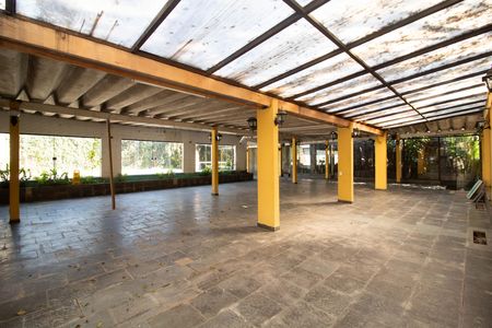Casa à venda com 864m², 2 quartos e 4 vagas Casa à venda com 864m², 2 quartos e 4 vagasSalão de Festas