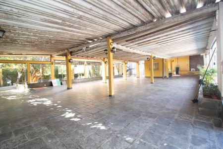 Casa à venda com 864m², 2 quartos e 4 vagas Casa à venda com 864m², 2 quartos e 4 vagasSalão de Festas