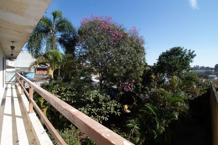 Casa à venda com 864m², 2 quartos e 4 vagas Casa à venda com 864m², 2 quartos e 4 vagasVaranda