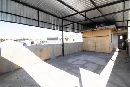 Casa à venda com 864m², 2 quartos e 4 vagas Casa à venda com 864m², 2 quartos e 4 vagas Varanda