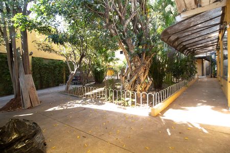 Casa à venda com 864m², 2 quartos e 4 vagas Casa à venda com 864m², 2 quartos e 4 vagasÁrea externa
