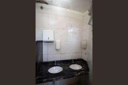 Casa à venda com 864m², 2 quartos e 4 vagas Casa à venda com 864m², 2 quartos e 4 vagasBanheiro