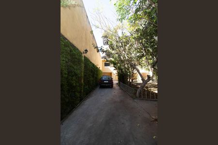 Casa à venda com 864m², 2 quartos e 4 vagas Casa à venda com 864m², 2 quartos e 4 vagasÁrea externa