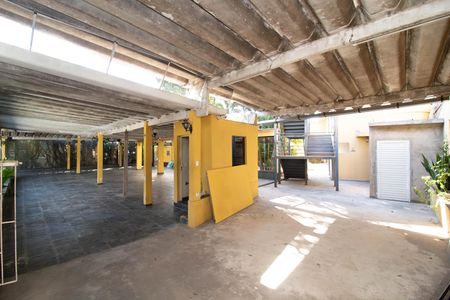 Casa à venda com 864m², 2 quartos e 4 vagas Casa à venda com 864m², 2 quartos e 4 vagasSalão de Festas