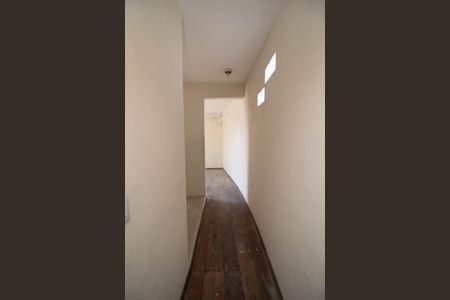 Casa à venda com 864m², 2 quartos e 4 vagas Casa à venda com 864m², 2 quartos e 4 vagasCorredor