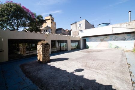 Casa à venda com 864m², 2 quartos e 4 vagas Casa à venda com 864m², 2 quartos e 4 vagasÁrea externa