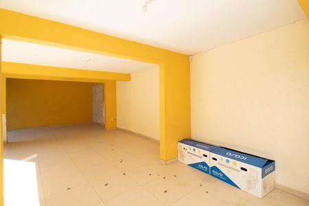Casa à venda com 864m², 2 quartos e 4 vagas Casa à venda com 864m², 2 quartos e 4 vagasGaragem