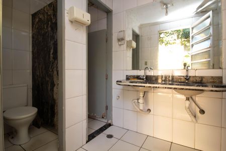 Casa à venda com 864m², 2 quartos e 4 vagas Casa à venda com 864m², 2 quartos e 4 vagasBanheiro - Salão de Festas