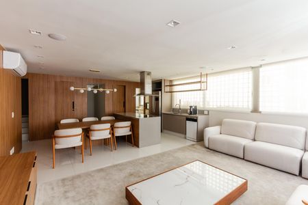 Cozinha de apartamento à venda com 2 quartos, 250m² em Itaim Bibi, São Paulo