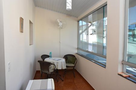 varanda da sala de casa à venda com 4 quartos, 170m² em Vila Galvão, Jundiaí