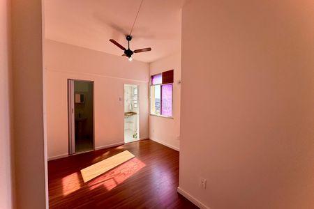 Kitnet/Studio para alugar com 1 quarto, 33m² em Centro, Rio de Janeiro
