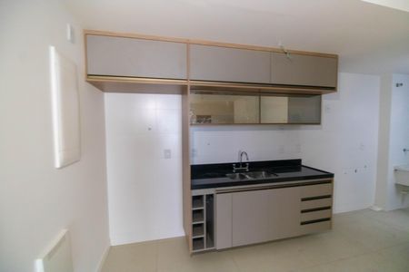 Apartamento para alugar com 140m², 3 quartos e 2 vagas Apartamento para alugar com 140m², 3 quartos e 2 vagasCozinha e Área de Serviço