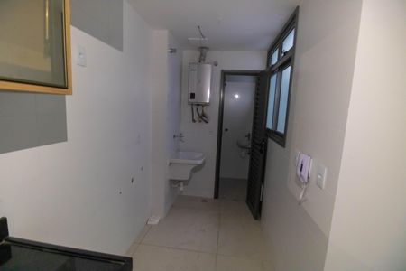 Apartamento para alugar com 140m², 3 quartos e 2 vagas Apartamento para alugar com 140m², 3 quartos e 2 vagasCozinha e Área de Serviço