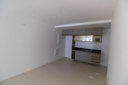 Apartamento para alugar com 140m², 3 quartos e 2 vagas Apartamento para alugar com 140m², 3 quartos e 2 vagasCozinha e Área de Serviço