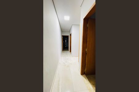 Casa de condomínio para alugar com 164m², 3 quartos e 4 vagas Casa de condomínio para alugar com 164m², 3 quartos e 4 vagasCorredor