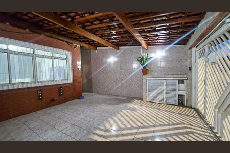 Casa à venda com 3 quartos, 210m² em Jardim Regis, São Paulo