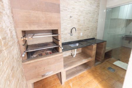 Área de Serviço e Quintal de casa para alugar com 3 quartos, 130m² em Vila Regente Feijó, São Paulo