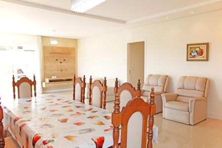Casa de condomínio para alugar com 300m², 3 quartos e 4 vagasSala