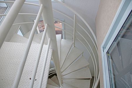 Casa de condomínio para alugar com 300m², 3 quartos e 4 vagasEscada