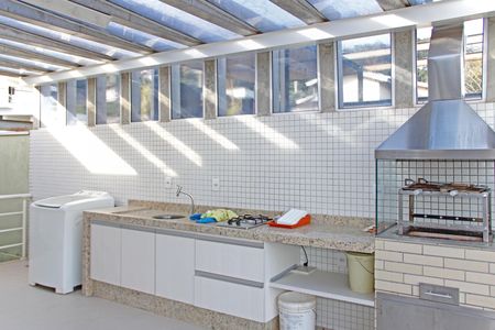 Casa de condomínio para alugar com 300m², 3 quartos e 4 vagasChurrasqueira