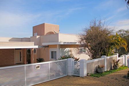 Fachada de casa de condomínio para alugar com 3 quartos, 300m² em Condomínio Estância Marambaia, Vinhedo