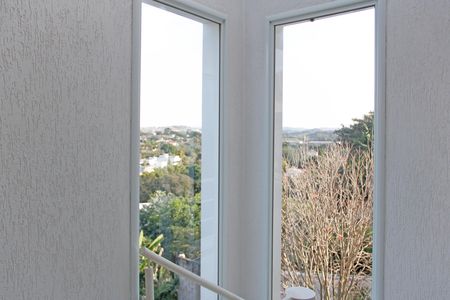 Casa de condomínio para alugar com 300m², 3 quartos e 4 vagasEscada