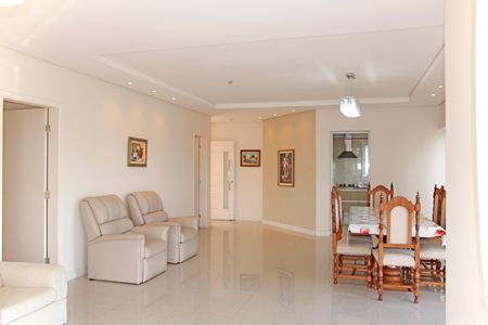 Casa de condomínio para alugar com 300m², 3 quartos e 4 vagasSala