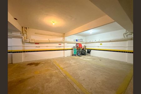 Garagem de apartamento para alugar com 2 quartos, 100m² em Jurerê, Florianópolis