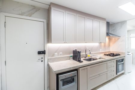 Apartamento à venda com 133m², 3 quartos e 2 vagas Apartamento à venda com 133m², 3 quartos e 2 vagasCozinha