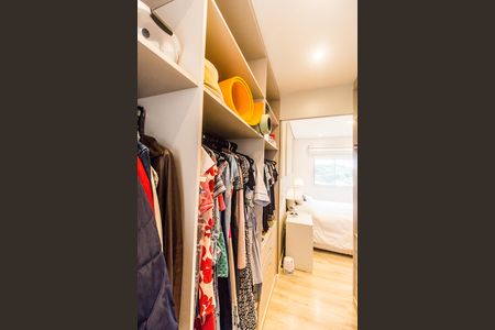 Apartamento à venda com 133m², 3 quartos e 2 vagas Apartamento à venda com 133m², 3 quartos e 2 vagasCloset da suíte