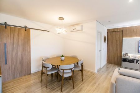 Apartamento à venda com 133m², 3 quartos e 2 vagas Apartamento à venda com 133m², 3 quartos e 2 vagasSala