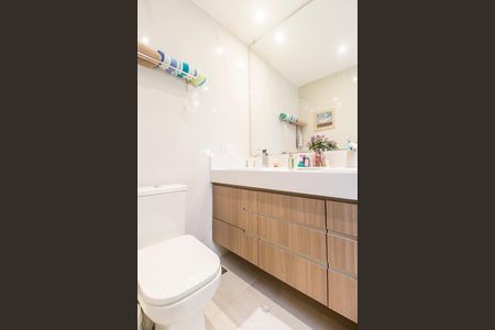 Apartamento à venda com 133m², 3 quartos e 2 vagas Apartamento à venda com 133m², 3 quartos e 2 vagasBanheiro da Suíte