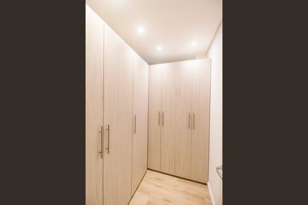 Apartamento à venda com 133m², 3 quartos e 2 vagas Apartamento à venda com 133m², 3 quartos e 2 vagasCloset