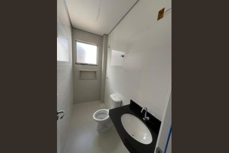 Banheiro 1 de casa à venda com 3 quartos, 110m² em Nacional, Contagem