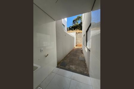 Área externa de casa à venda com 3 quartos, 110m² em Nacional, Contagem