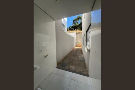 Área externa de casa à venda com 3 quartos, 110m² em Nacional, Contagem