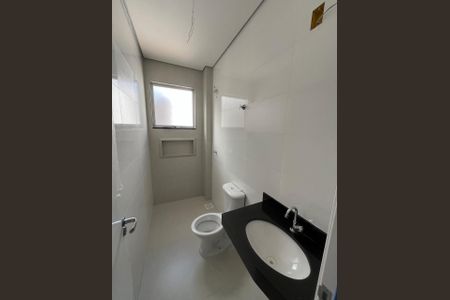 Banheiro 1 de casa à venda com 3 quartos, 110m² em Nacional, Contagem