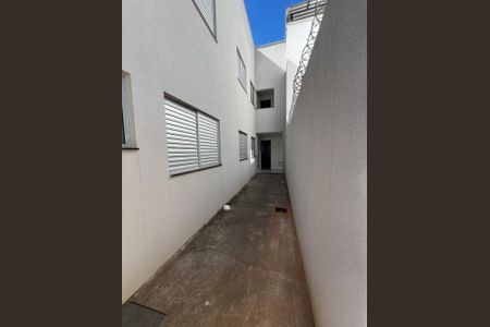 Área externa de casa à venda com 3 quartos, 110m² em Nacional, Contagem