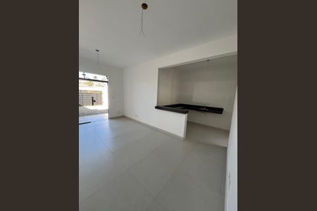 Sala de casa à venda com 3 quartos, 110m² em Nacional, Contagem