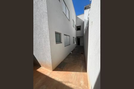 Área externa de casa à venda com 3 quartos, 110m² em Nacional, Contagem