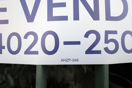 Placa instalada - 01/08/2026 - AHZP-349 de apartamento para alugar com 3 quartos, 71m² em Vila Assunção, Santo André