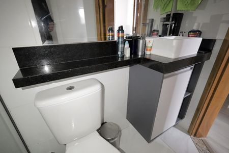 Apartamento à venda com 88m², 2 quartos e 1 vaga Apartamento à venda com 88m², 2 quartos e 1 vagaBanheiro